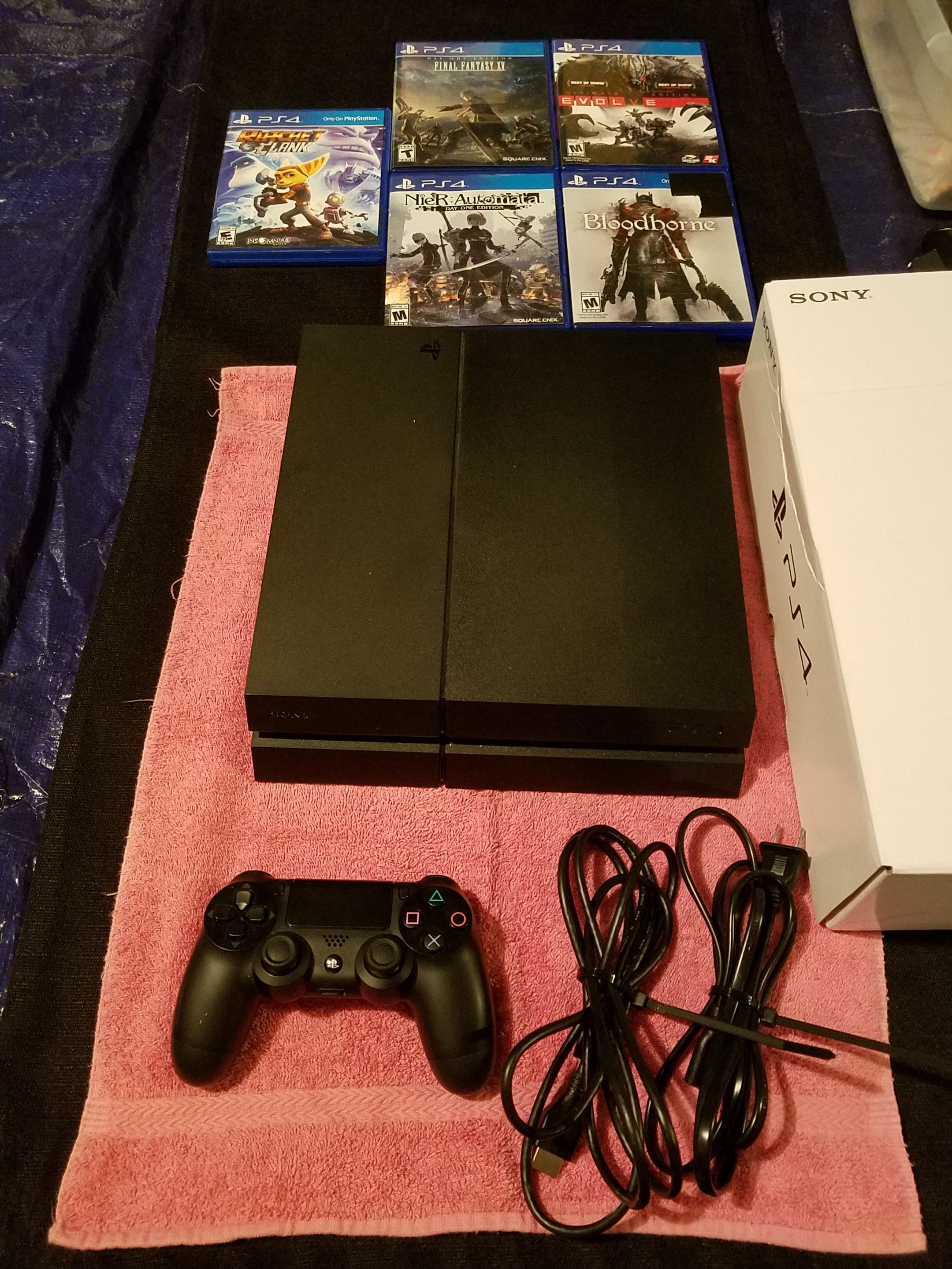 Like New 500 gig. Ps4 with 5 games