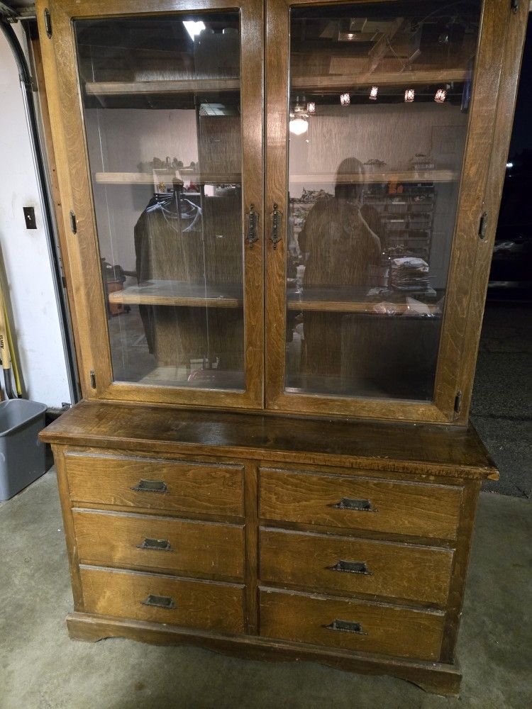 Hutch Cabinet 