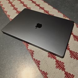 Macbook Pro 16 M1 Pro 32GB RAM 1TB Storage