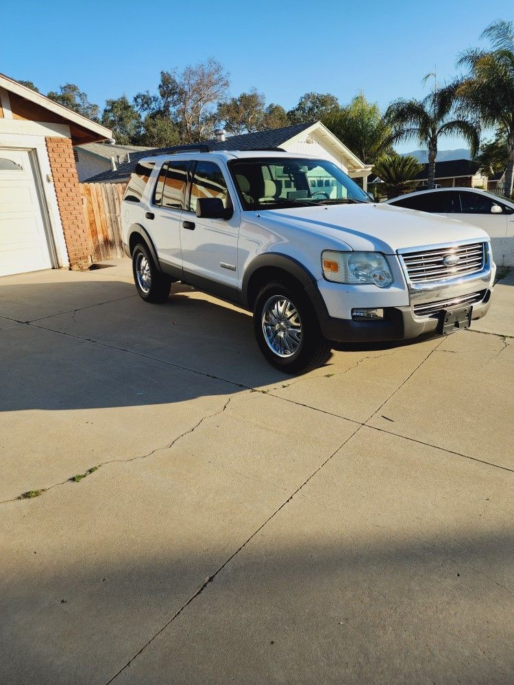 2006 Ford Explorer Eddie Bauer - Biscayne Auto Sales | Pre-owned  2006 Ford Explorer