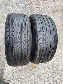 Set of 2 nice Good year Eagle touring 235/40/19 ( We install & balance)