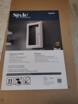 Style Selections White Medicine Cabinet – New in Box – Missing Handle