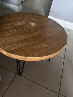 Modern Round Wood Coffee Table with Hairpin Legs – Solid & Stylish 27 In. Length & 16 In. Height