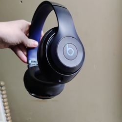 Beats Pro Studio Wireless Headphones 