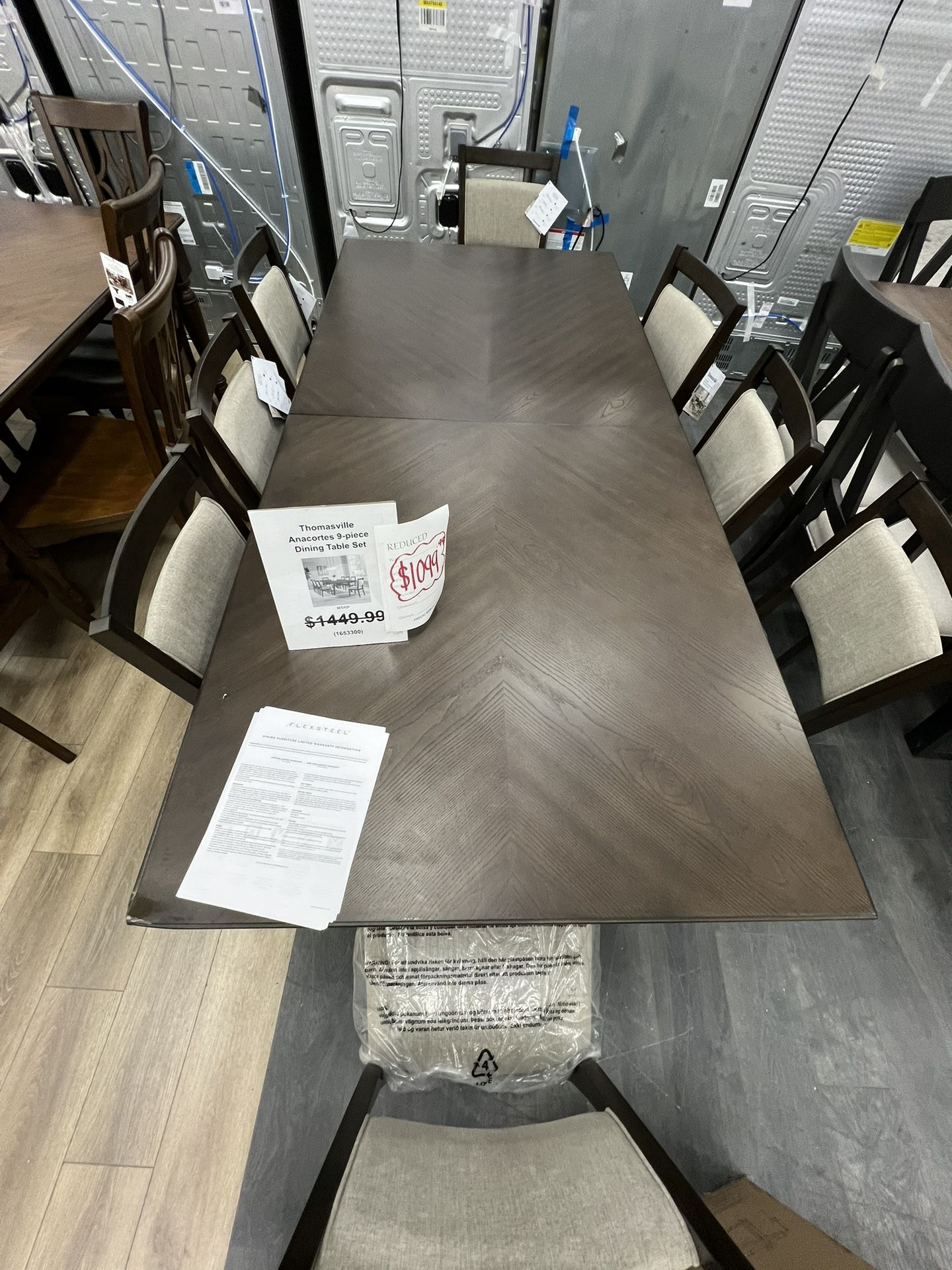 Thomasville Anacortes 9-piece Dining Table Set