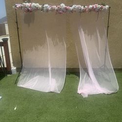 Backdrop And Centerpieces 