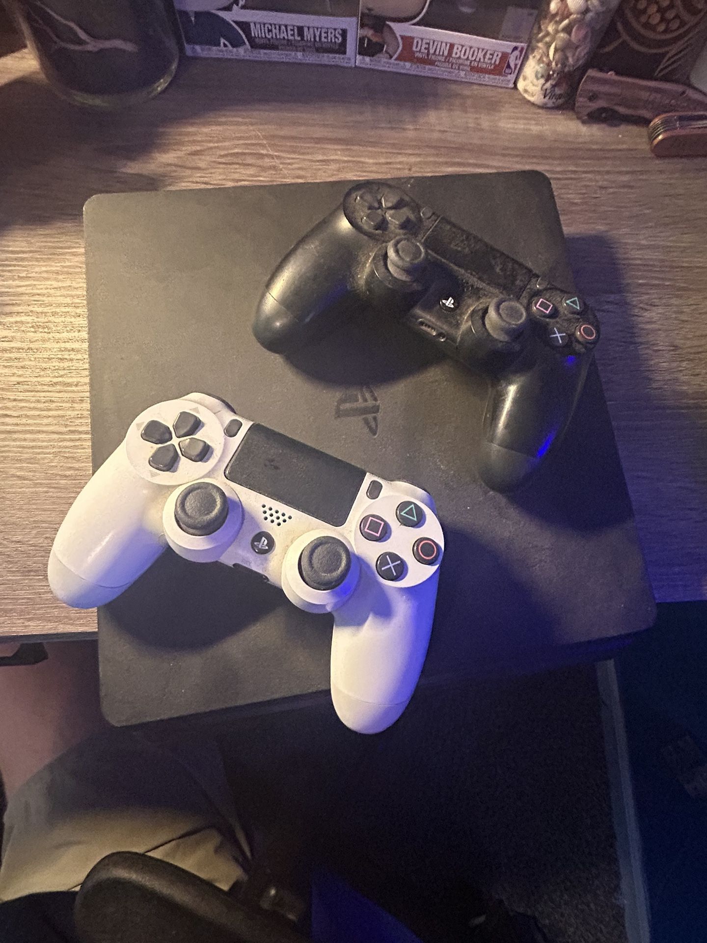 PlayStation 4  Slim And Two Controllers