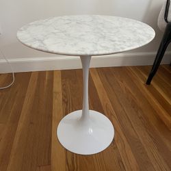 Modway Lippa 19.5" Round Marble End Table in White