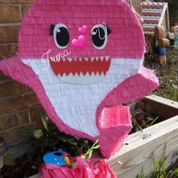Baby Shark Piñata Decorativa🌸