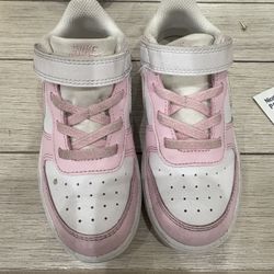 Nike Girls Show Size 10