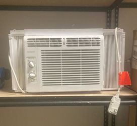 Frigidaire 5,000 BTU Window-Mounted Air Conditioner