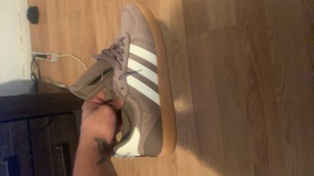 8.5 men but run small 30$