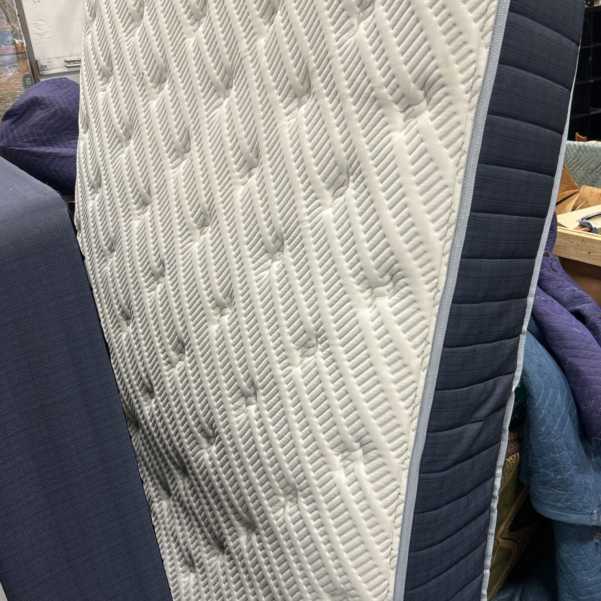 Queen Size Mattress And Box Spring