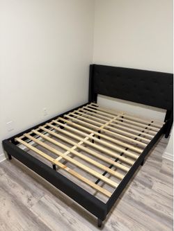 Queen size bed.