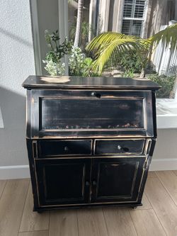 Adorable Farmhouse Secretary Desk