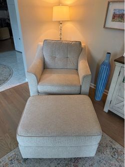Oversized Accent Chair & Ottoman – Excellent Condition