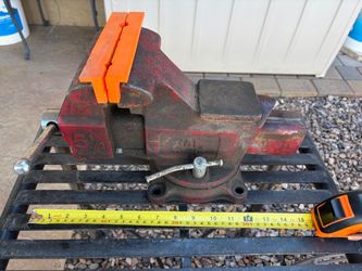 Mac Tools 5 1/2” Bench Vise