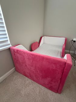 PINK TODDLER BED WITH PINK NEWTON MATTRESS ******