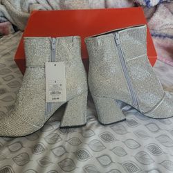 Nwt Silver Boots Sz 8 Womens
