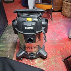 Dealt shop vac 10 gallon