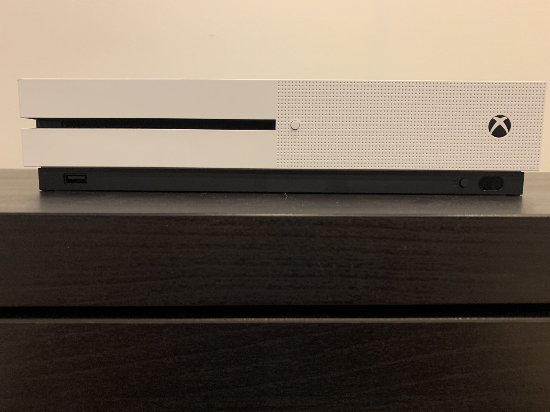 XBOX ONE S WITH CONTROLLER AND 2K20