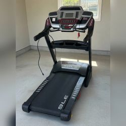 Sole F63 Treadmill, Includes Heart Rate Monitor and Fan - Excellent - 2023 – Hamburg, NY
