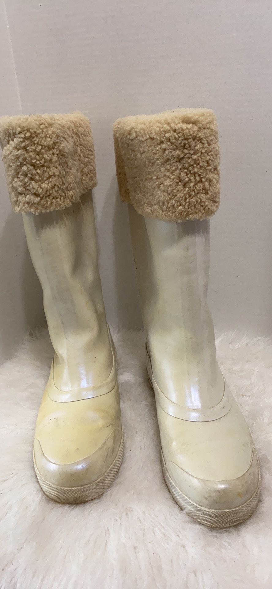 Ugg rain snow boots size 8