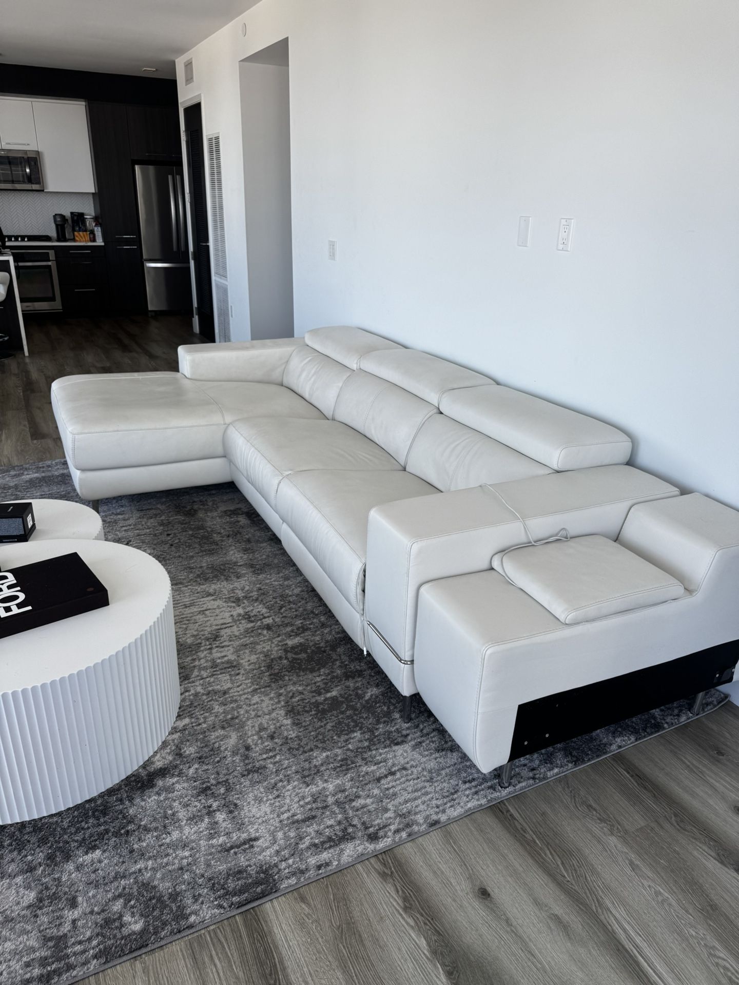 Couch (miammi Style Leather Couch)