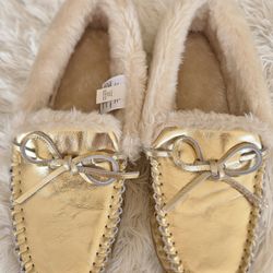 Gold shoes 80% leather sz 9 lightweight comfortable.Zapatos dorados, 80% piel, talla 9, ligeros y cómodos