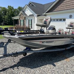 2000 Bass Tracker