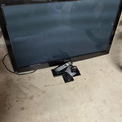 Panasonic Viera Cast 46” Flatscreen w/wall Mount
