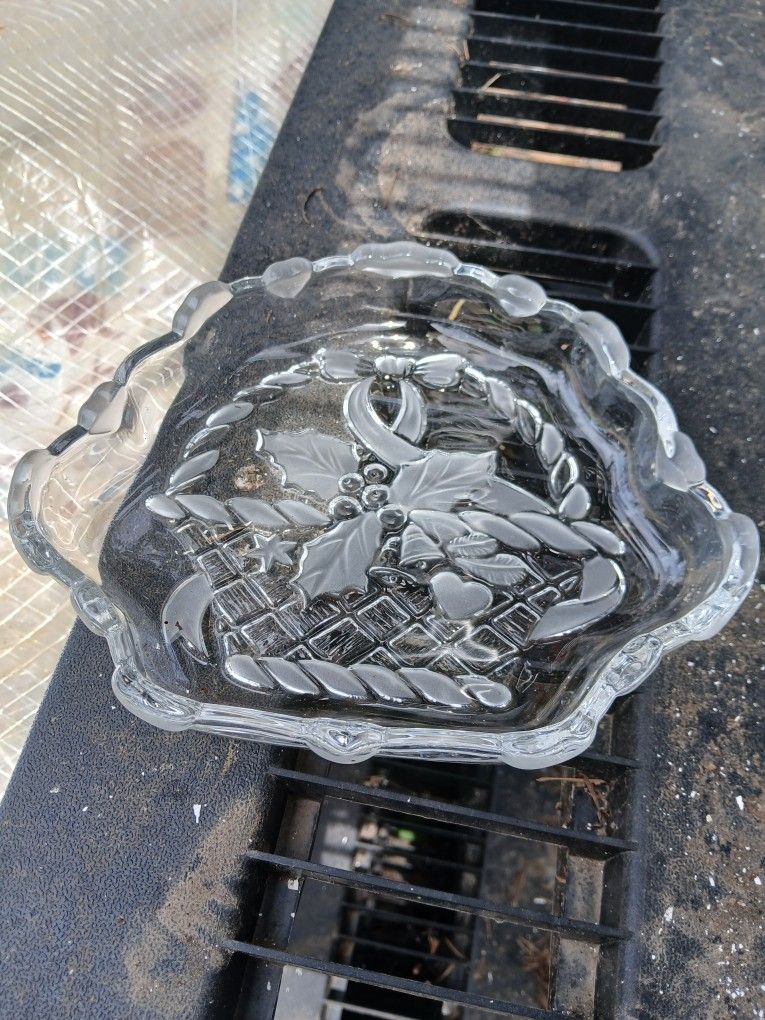 Fancy Crystal Plate With Etchings