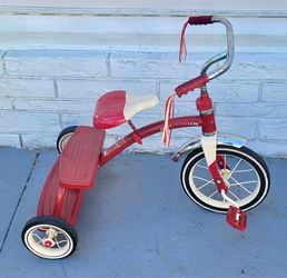 Radio Flyer Classic Red Tricycle!!! Very good conditions!!!