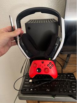 Xbox series X 1TB with keyboard & headset