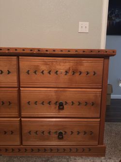 1 dresser/2 night stands