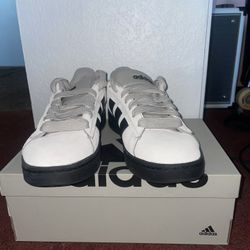 Adidas: GRAND COURT ALPHA 00s size 9.5US Men’s 