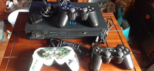 PLAY STATION 2 WITH 3 CONTROLLERS 24 GAMES 1 MEMORY CARD AND 1 HDMI CORD CLICK ON THE PICTURE YOU WILL GET FULL PICTURE SIZE 