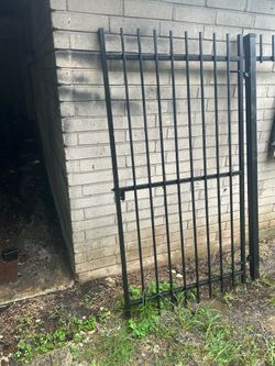 Rod iron gate