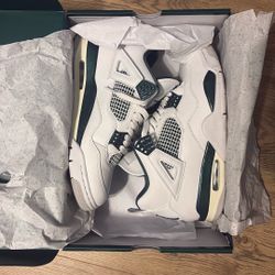 Jordan 4 White/oxidized Green-white. US Size 8.5 