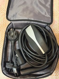 TESLA MOBILE CHARGER