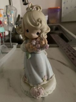 PRECIOUS MOMENTS GROWING IN GRACE PORCELAIN FIGURE 16