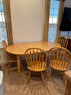 Table and chairs set