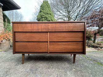 Mid Century Vintage Dresser 