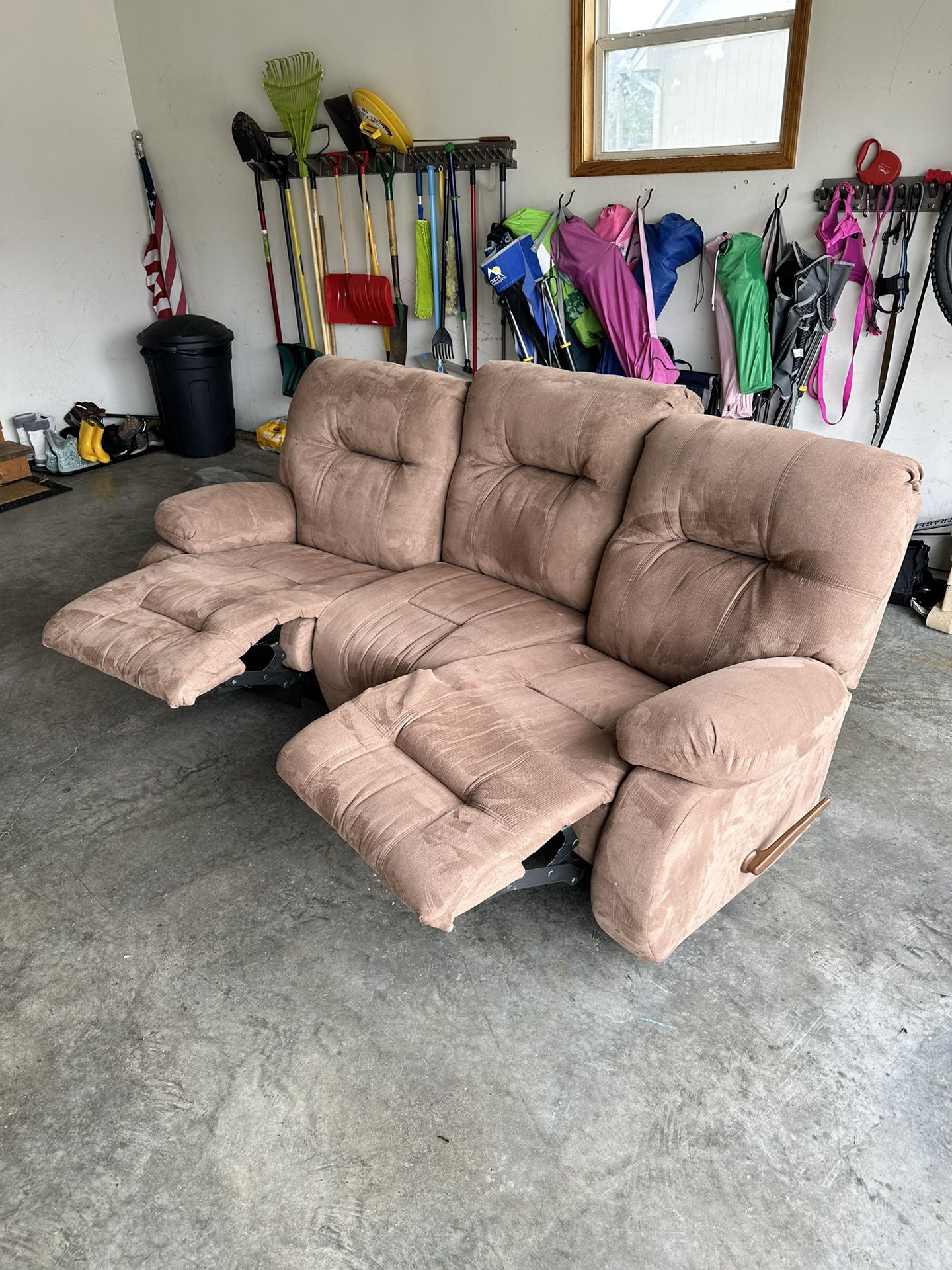 Double Reclining Sofa, Perfect condition 