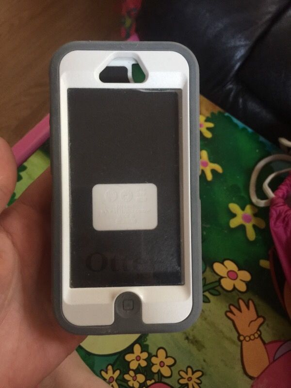 Iphone 5 or 5s otterbox case