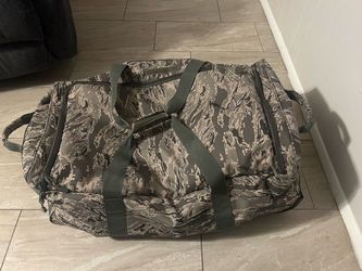 USAF ABU TIGER STRIPE LARGE DUFFEL BAG W/WHEELS SUITCASE LUGGAGE MILITARY