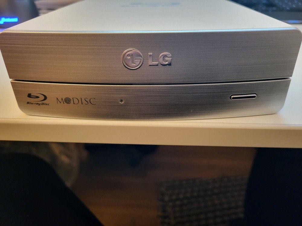 LG Blue-Ray Disc Rewriter BE14NU40 (with M-DISC Support) Inkl. 15x 25GB M Disc Pack New & Unopened.