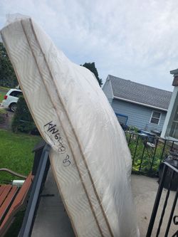 King Size Mattress Free Pick up 🆓️