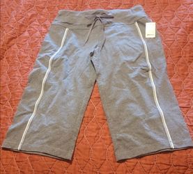 NWT Grey Bermuda Sweatpants / Cropped Joggers – Size S (4-6)