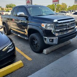 Toyota Tundra 2016, Personalizada Con $ 10,000 EN ACCESORIOS,  AROS 22, 39 Millas 